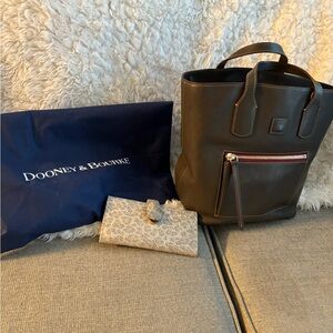 Large Dooney & Burke Tote. Same style as Brinly